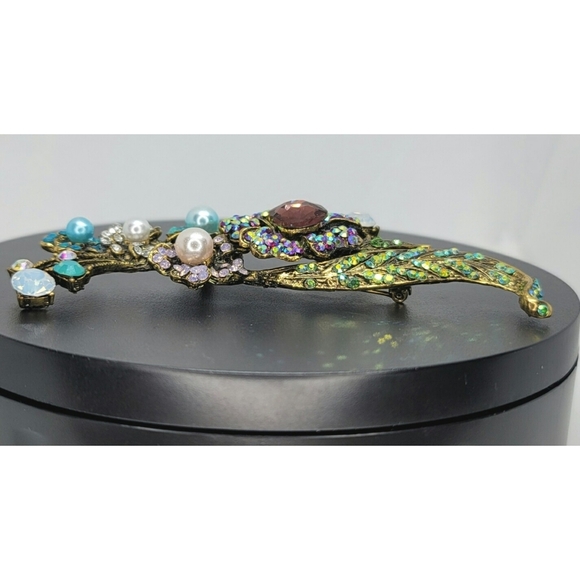 Vintage Look Crystal Embellished Floral Spray Brooch - Picture 11 of 12